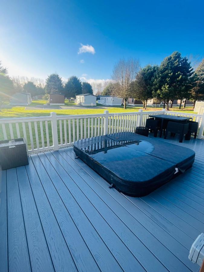 Bushmills Lodge With Hot Tub Thornton  Exterior foto